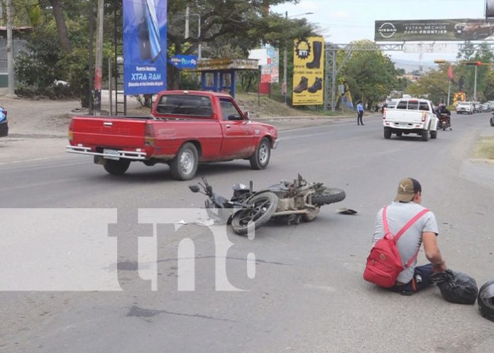 Foto: Accidente entre moto y taxi al sur de Estelí / TN8