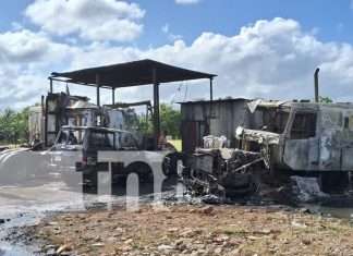 Foto: Masivo incendio en un parqueo de vehículos en Sabana Grande, Managua / TN8