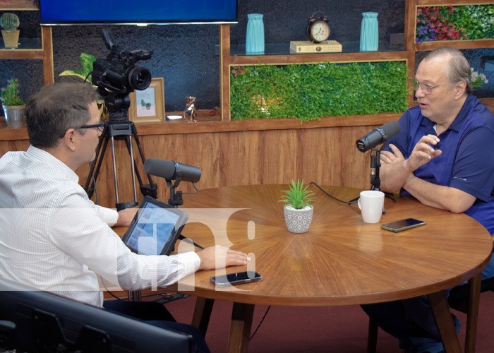 Foto: Estudio TN8, con invitado el director de Radio La Primerísima, William Grigsby, analizando el tema de Trump