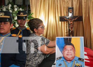 Foto: Homenaje póstumo al Comisionado General Yuri Valle: 45 años de servicio y lealtad/TN8