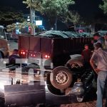 Foto: Carro se da vuelta en Managua /TN8